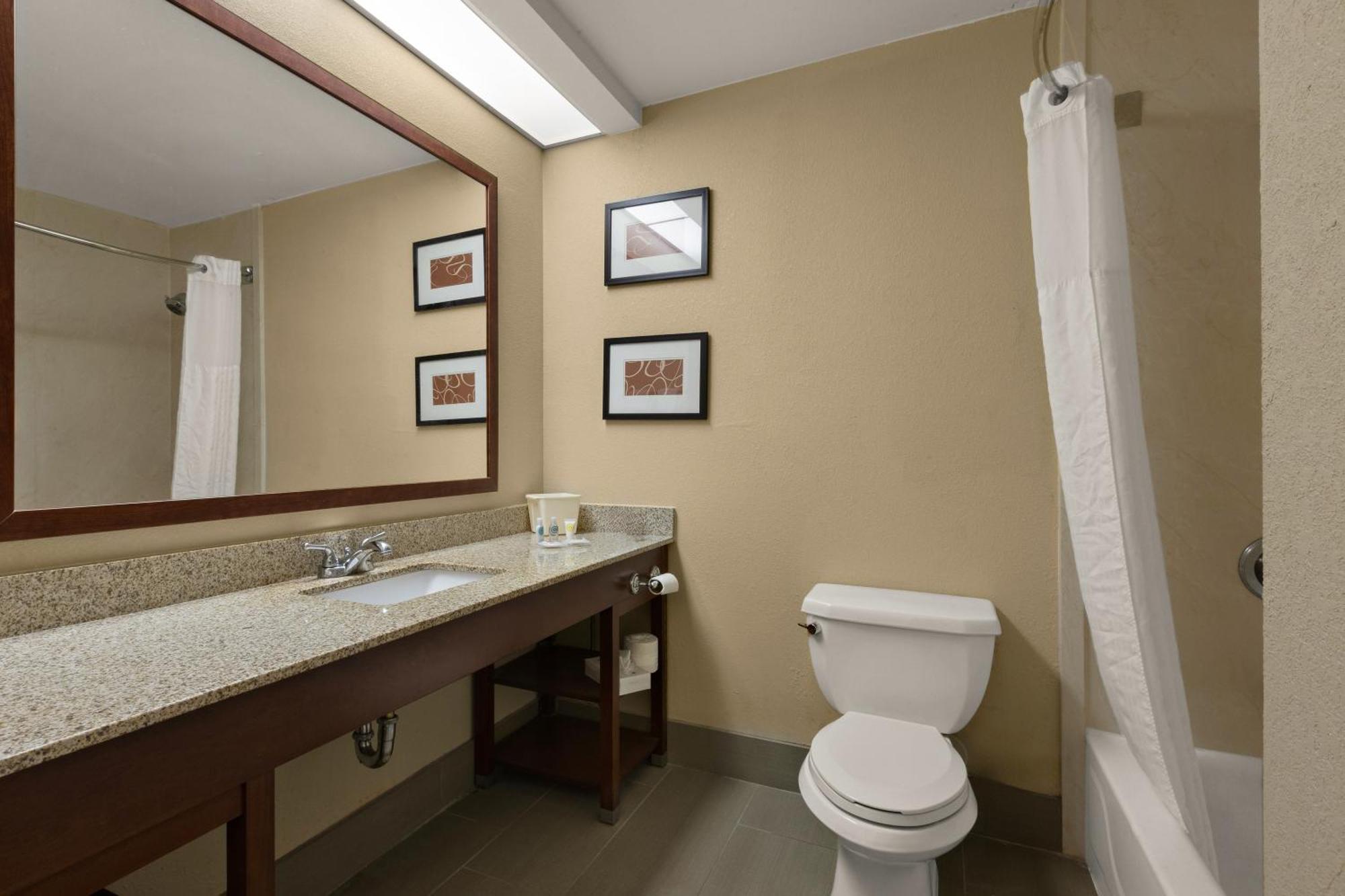 Comfort Inn Bordentown Near Nj Turnpike Eksteriør billede