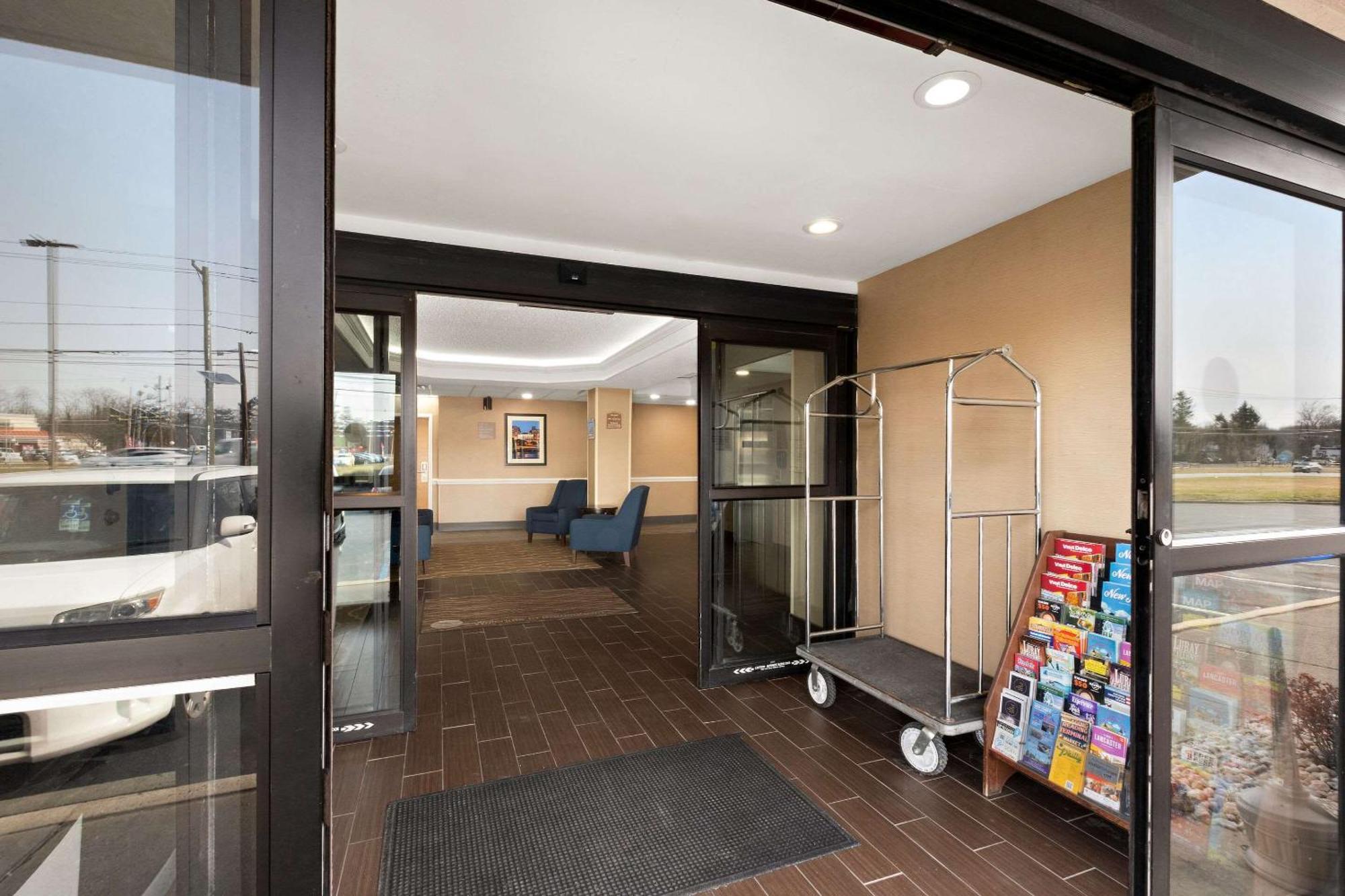 Comfort Inn Bordentown Near Nj Turnpike Eksteriør billede